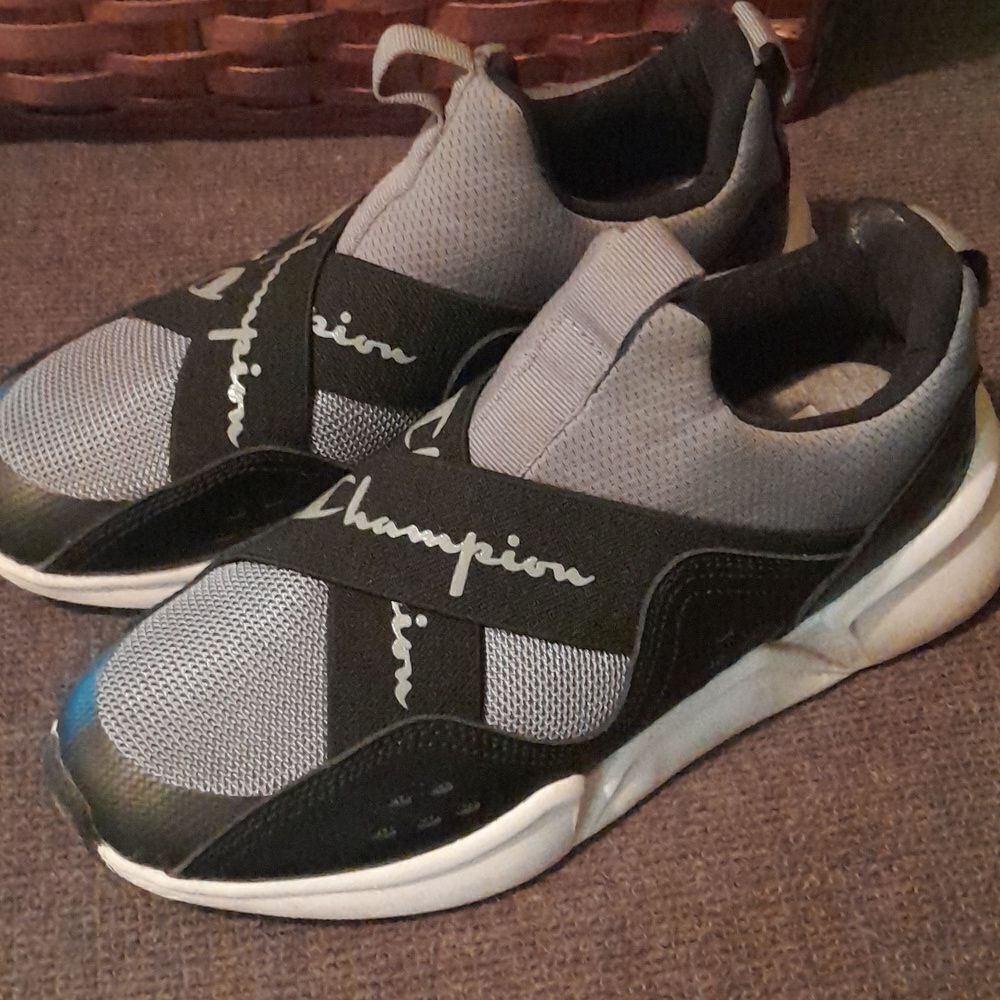 🤠Champion Slip On Sneakers/Running Shoes Mens Size 4